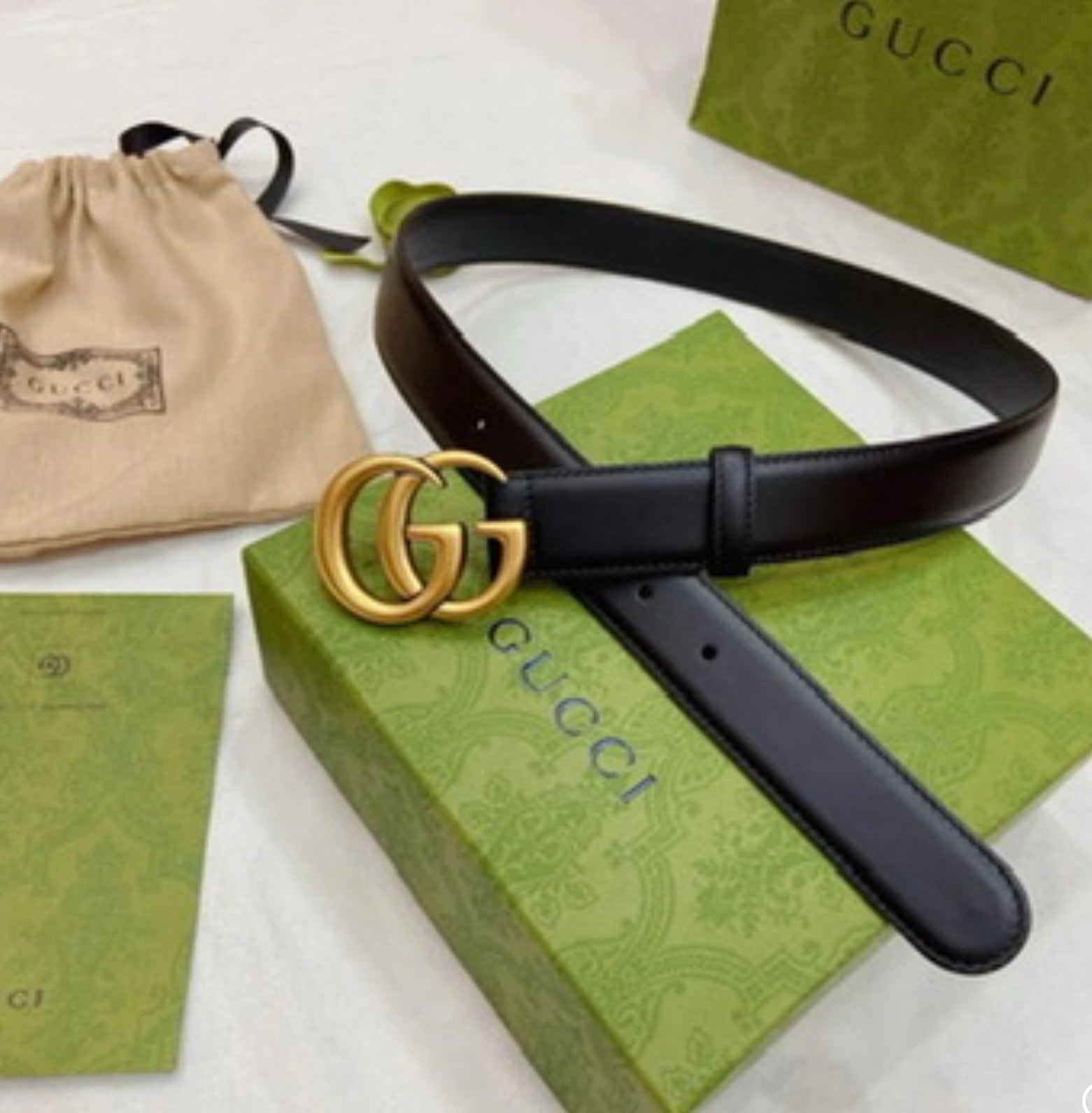 Cinto Gucci.