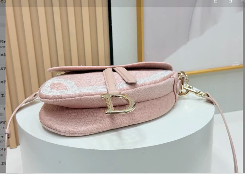 Dioramour Small Saddle Bag.